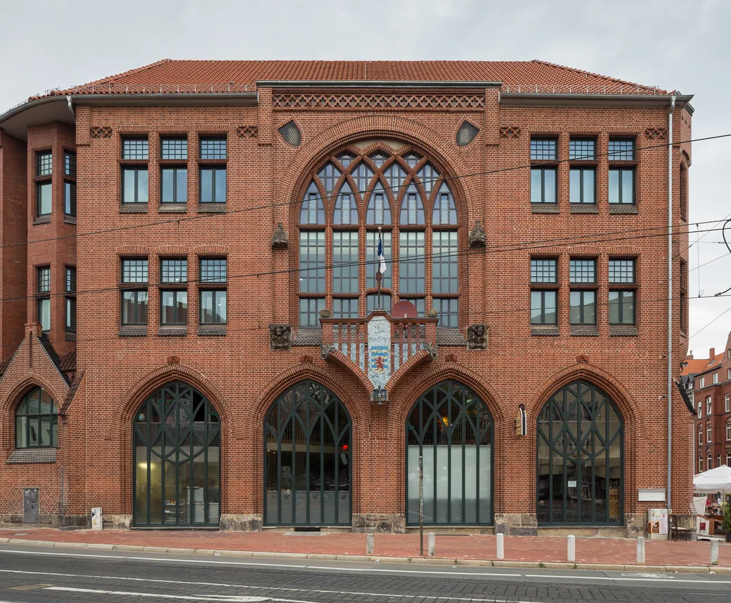 Haushaltshilfe und Alltagshilfe in Hannover-Linden – Lindener Marktplatz mit dem alten Rathaus